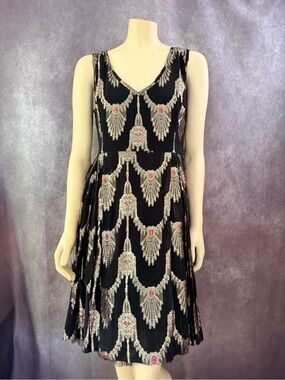 Black & Gold V-Neck Sleeveless Cocktail Dress